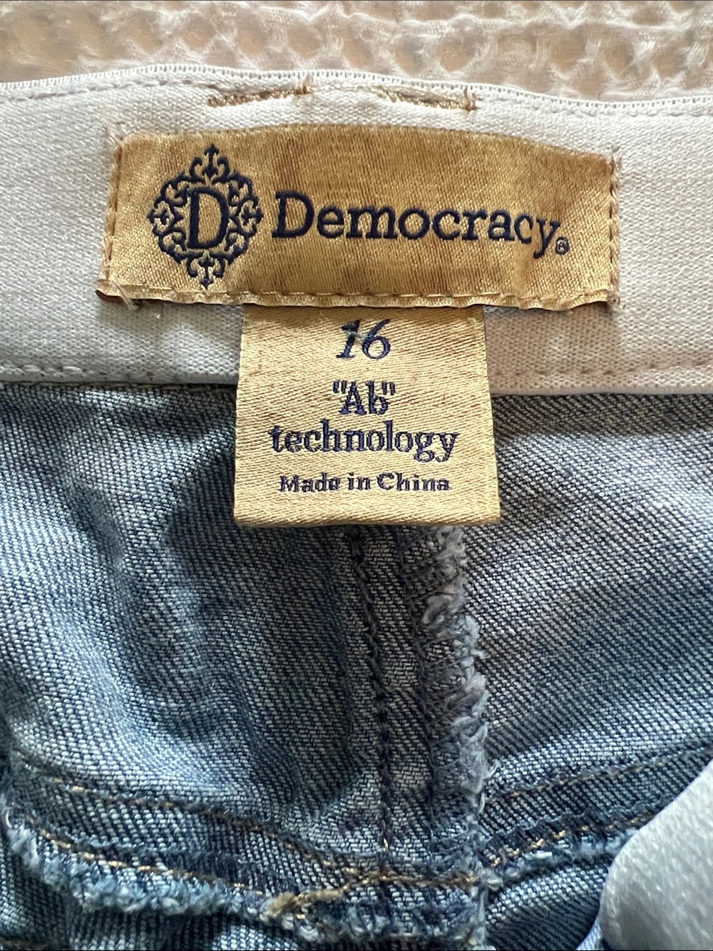 Democracy Cropped frayed bottom jeans - Picture 3 of 3